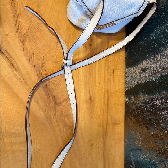 Isaac Mizrahi genuine leather white shoulder /crossbody purse. - Picture 8 of 13